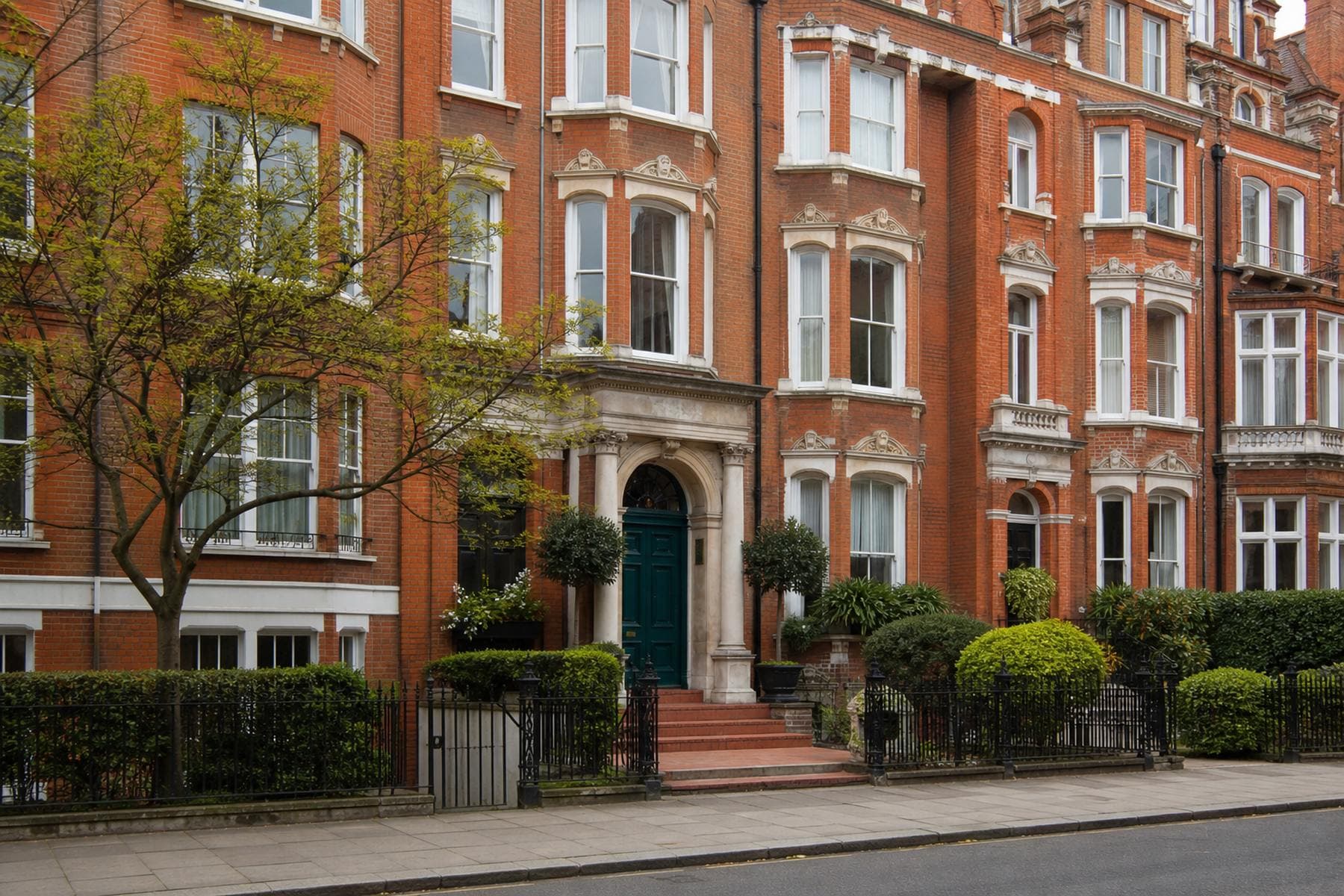 GEM trade teams maintaining period and modern buildings of the kind found across Marylebone